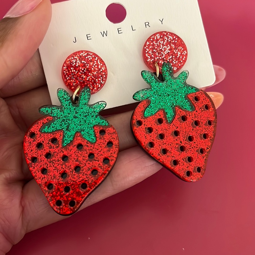 STRAWBERRY EARRINGS